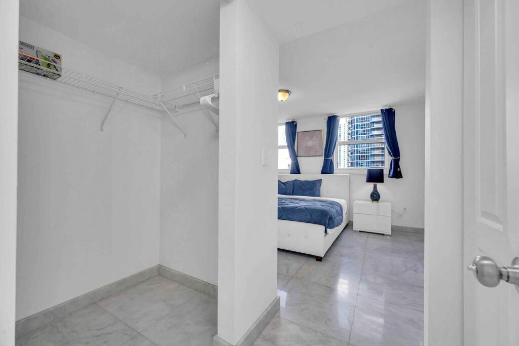 Iconic High Floor 3 Bedrooms In The Heart Of Appartamento