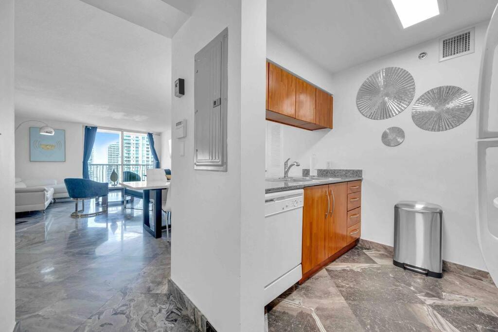 Iconic High Floor 3 Bedrooms In The Heart Of Appartamento *